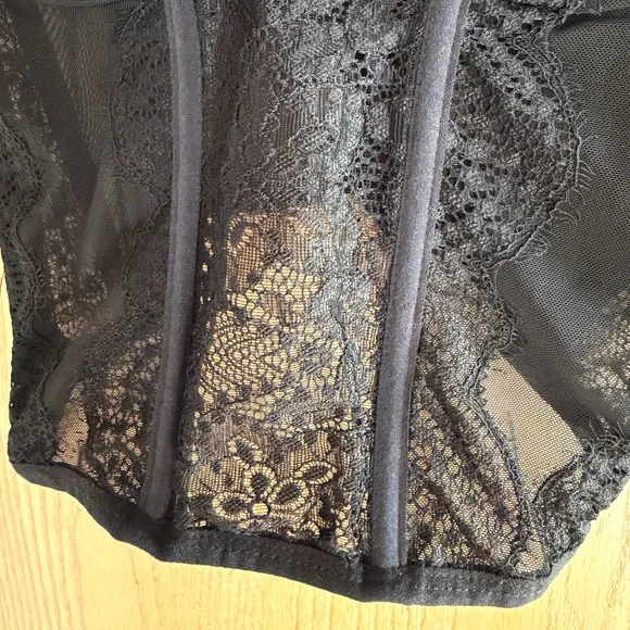 KATHY Vintage-Inspired Whimisgoth Feminine Edgy Glam Black Lace Corset Top Sz M - Picture 4 of 16